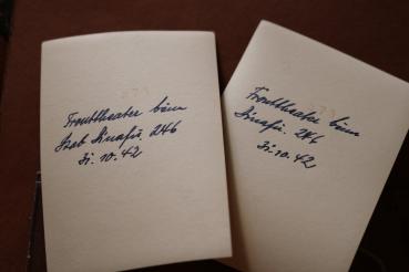 Preview: zwei Fotos - Fronttheater 1942 - Ort ?